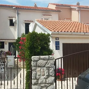 https://apartment-melina-omisalj.primorje-gorskikotar.com
